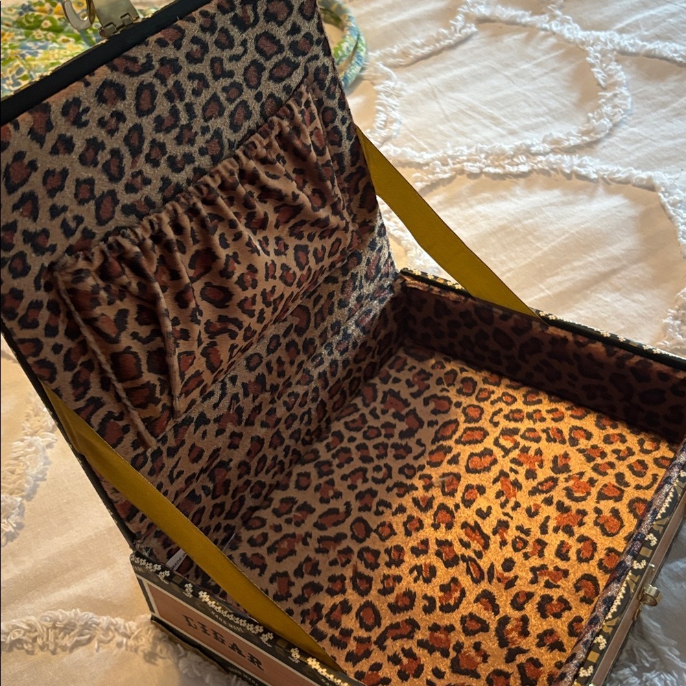 Romeo Roma Imported Cigar Box Handbag - Picture 2 of 3
